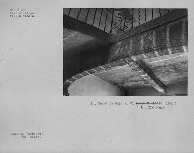 Escalier, plafond du dernier étage