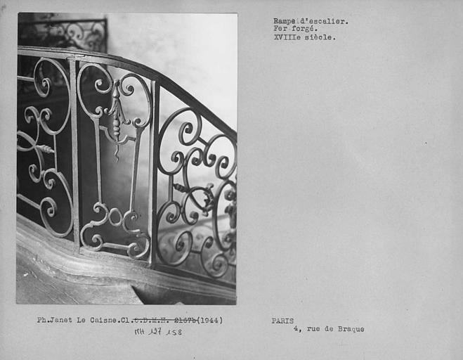 Escalier et rampe en fer forgé, détail de la rampe