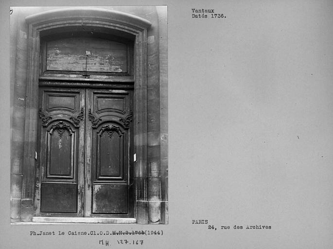 Ensemble des vantaux de porte datés