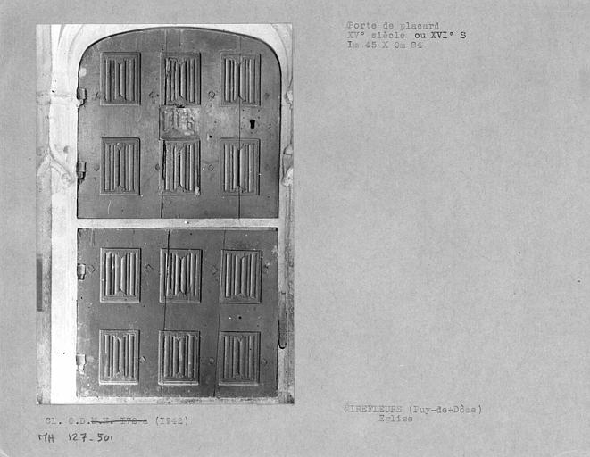 Intérieur côté sud, ensemble extérieur du vantail de placard à décor de serviettes pliées - © Ministère de la Culture (France), Médiathèque du patrimoine et de la photographie, Centre de recherches sur les Monuments historiques (CRMH), diffusion GrandPalaisRmn Photo