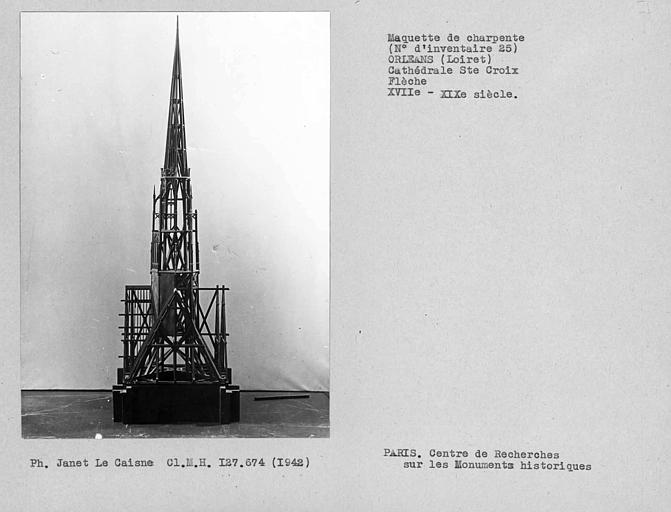 Maquette de charpente de la nef, flèche