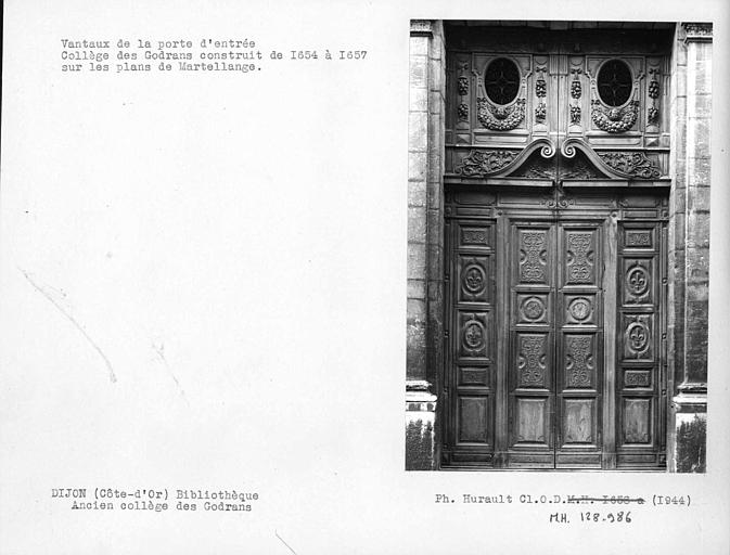 Vantail de la porte de la bibliothèque