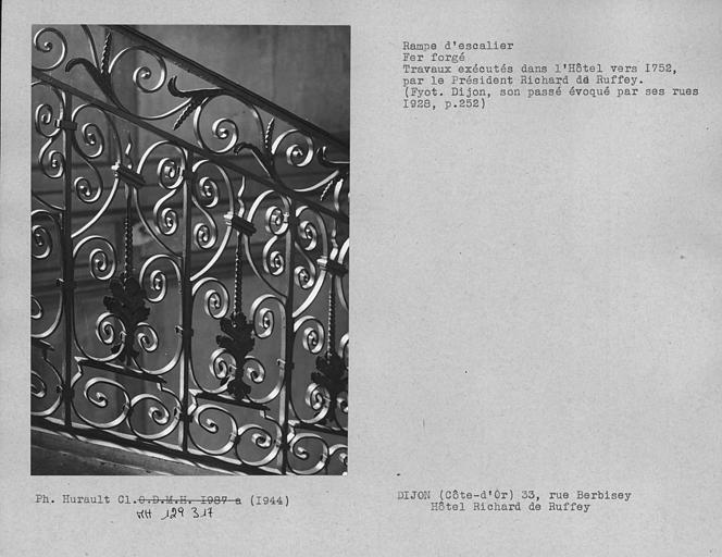 Détail de la rampe en fer forgé de l'escalier