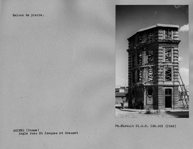 Façade seule subsistante d'une maison de pierre à bossage