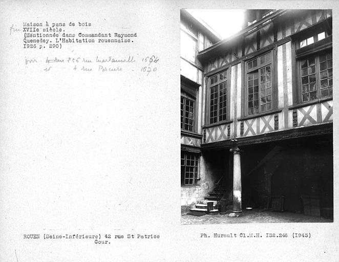 Façade à pans de bois sur cour, vue d'ensemble de la galerie