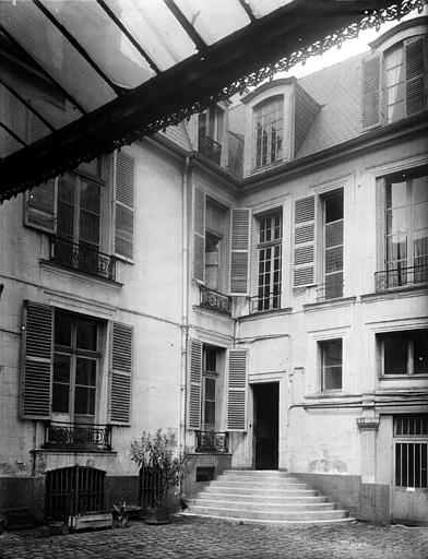 Entrée, cour