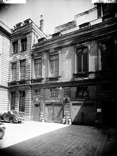 Bâtiment sur cour