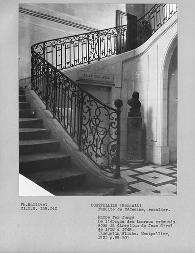 Rampe en fer forgé de l'escalier de la bibliothèque