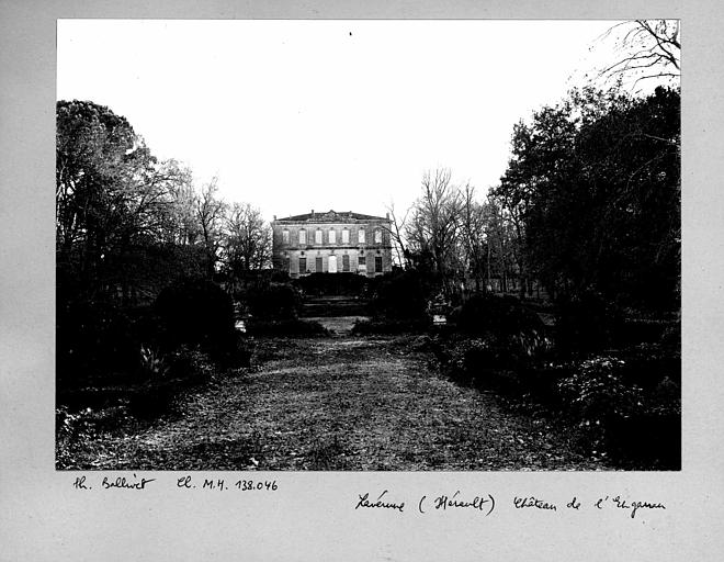 Jardin dans l' axe du château