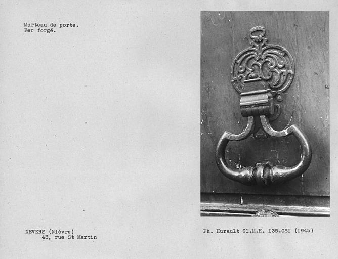 Marteau de porte en fer forgé