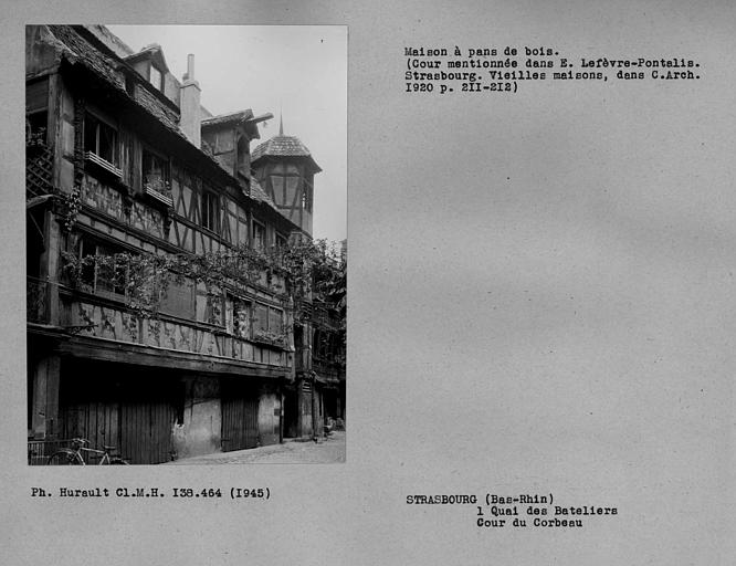 Façade à pans de bois sur cour du Corbeau