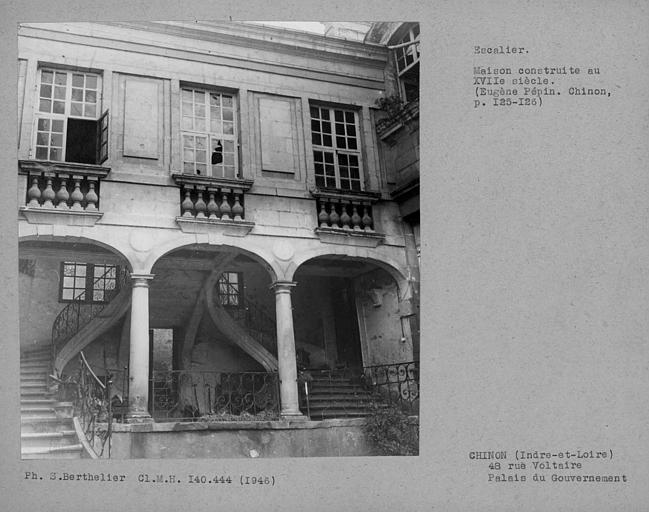 Escalier de la première cour