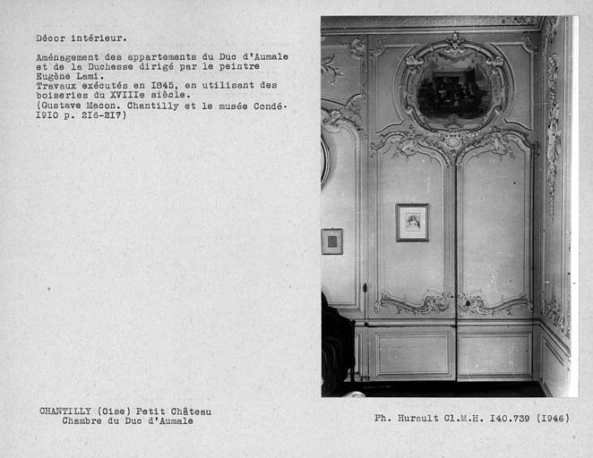 Décor intérieur des appartements du rez-de chaussée restaurés pour l'habitation du Duc d'Aumale, porte sur salon de la chambre du Duc