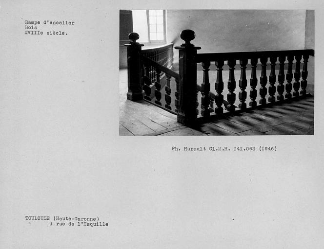 Rampe d'escalier à balustres de bois