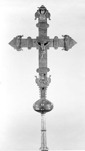 Croix processionnelle en cuivre émaillé, endroit, France, n°73