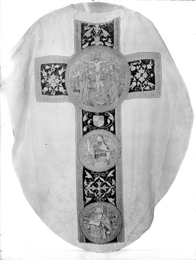 Chasuble de damas blanc avec broderies d'applique, dos, Espagne, n°80