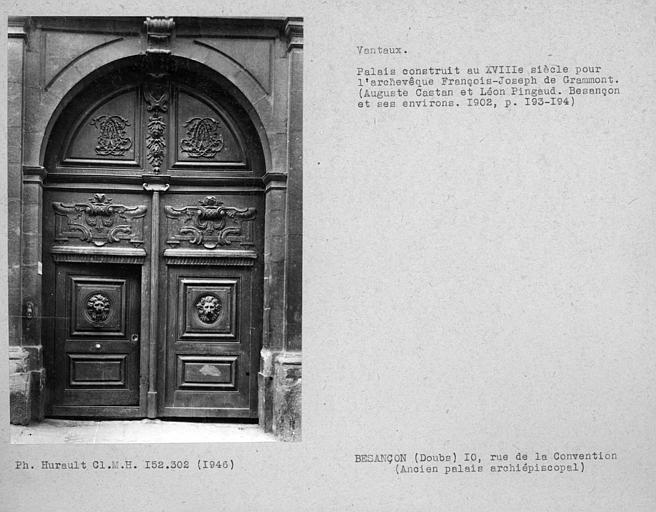 Vantaux de la porte de l'académie