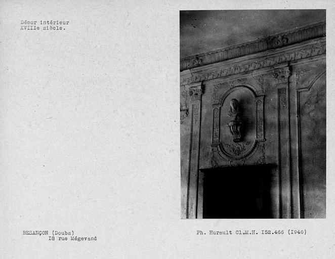 Décor en staff du pavillon