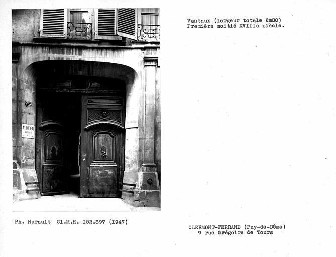 Vantaux de la porte sur rue