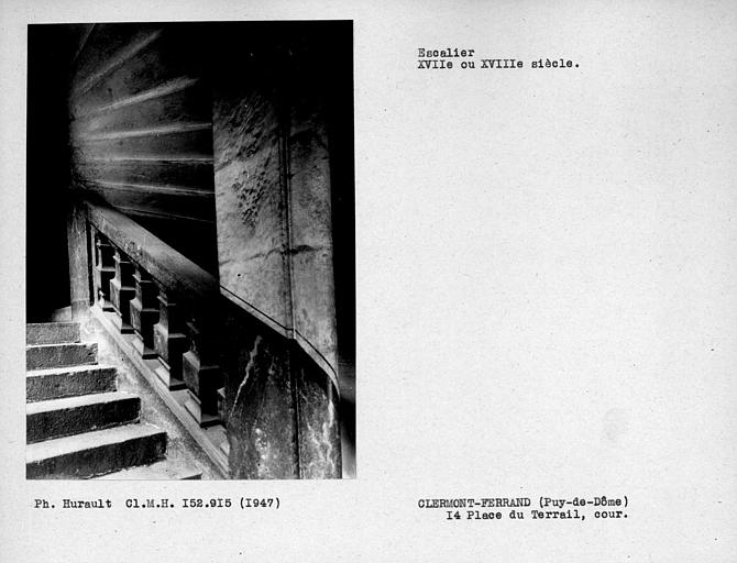 Escalier à balustres au premier étage