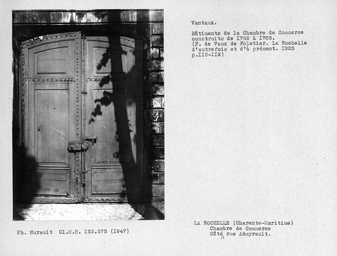 Intérieur des vantaux du portail