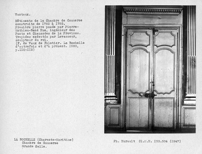 Vantaux de la porte sur l'escalier de la grande salle