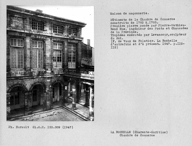 Vantail vitré de la porte de la façade sud sur cour