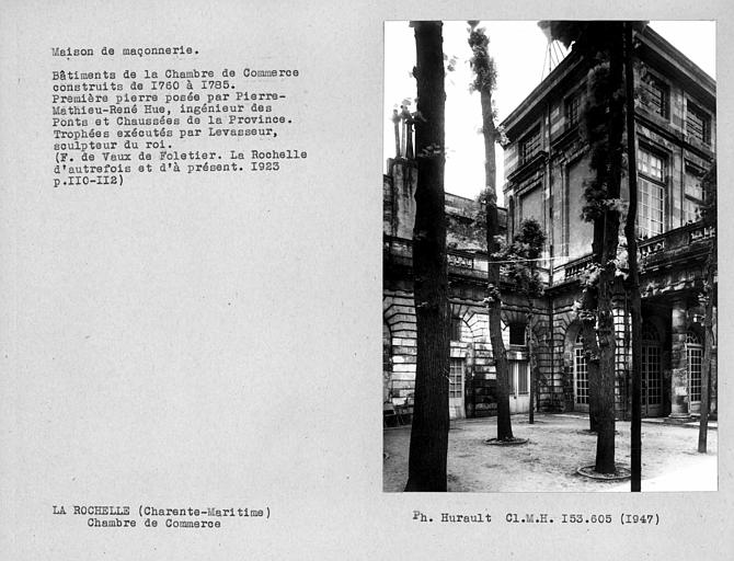 Extrémité du bâtiment nord sur colonnade