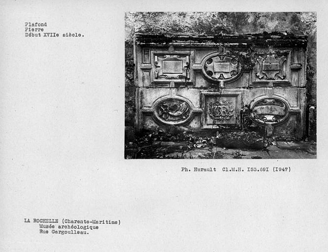 Décor de la bibliothèque, Fragment du plafond de pierre du jardin