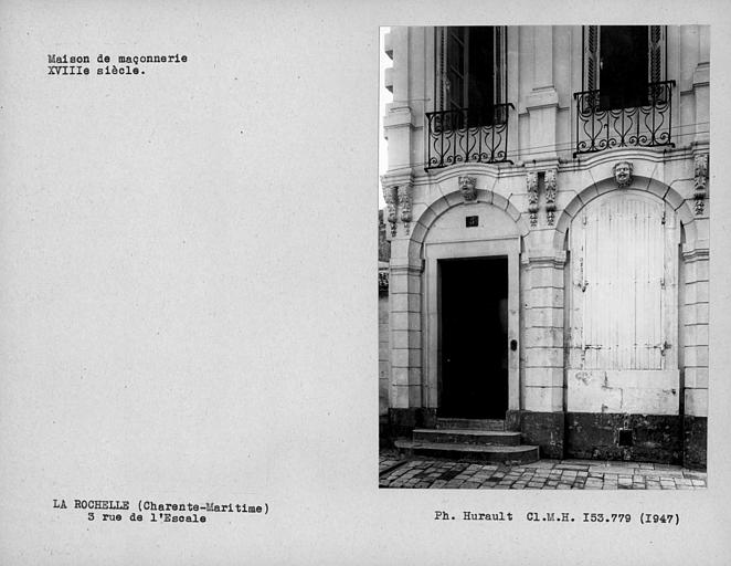 Façade de la maison, mascarons, balcons en fer forgé