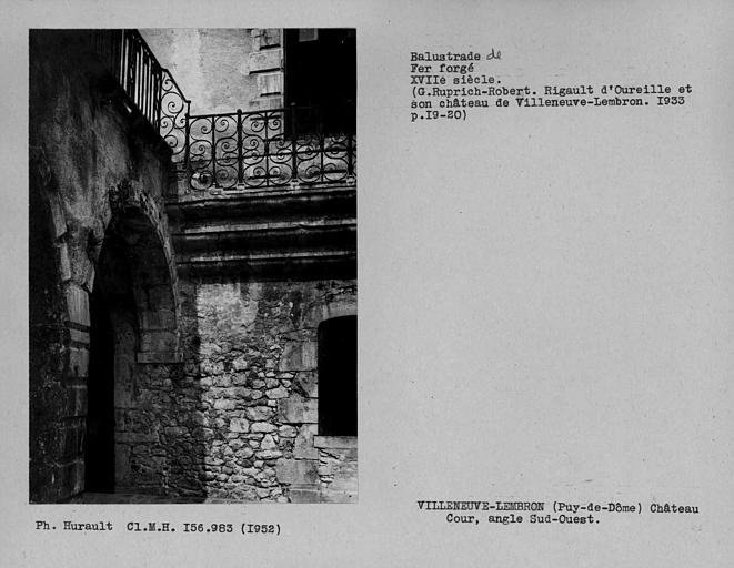 Balustrade en fer forgé de la galerie de la cour, à l'angle sud-ouest du premier étage