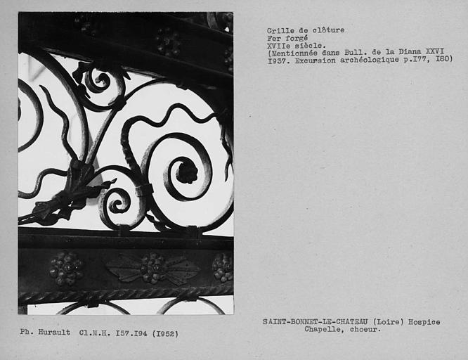 Détail de la grille en fer forgé de la clôture du choeur de la chapelle côté nord - © Ministère de la Culture (France), Médiathèque du patrimoine et de la photographie, Centre de recherches sur les Monuments historiques (CRMH), diffusion GrandPalaisRmn Photo