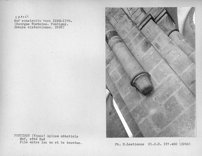 Côté sud de la nef, pile comprise entre les quatrième et cinquième travées