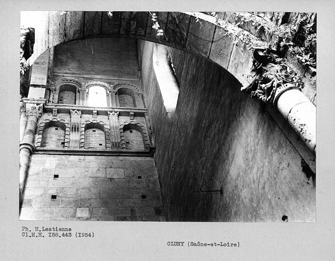 Abbaye. Croisillon sud du grand transept, mur ouest de la travée correspondant au deuxième bas-côté de la nef