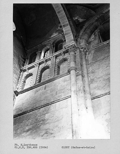 Abbaye. Croisillon sud du grand transept, mur ouest de la travée correspondant au deuxième bas-côté de la nef