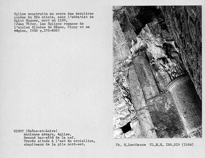 Abbaye. Chapiteaux de la pile nord-est, second bas-côté de la nef, travée située à l'est du croisillon sud