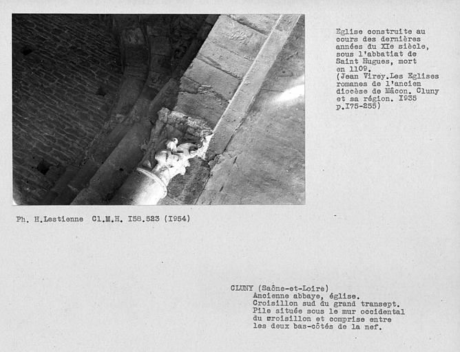 Abbaye. Croisillon sud du grand transept, pile située sous le mur Ouest du croisillon et comprise entre les deux bas-côtés de la nef