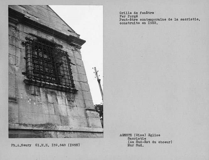 Grille de fenêtre en fer forgé de la chapelle au sud-est du choeur