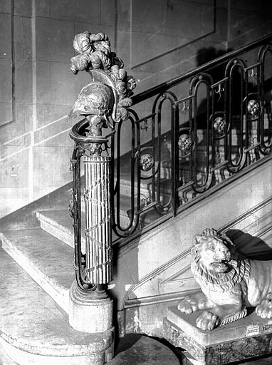 Départ de la rampe en fer forgé de l'escalier, époque Louis XVI