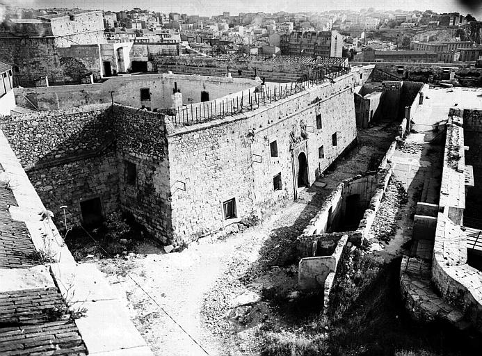 Remparts et deuxième enceinte