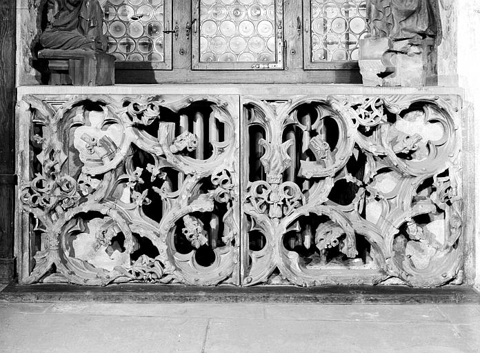 Loges des maçons : balustrade sculptée