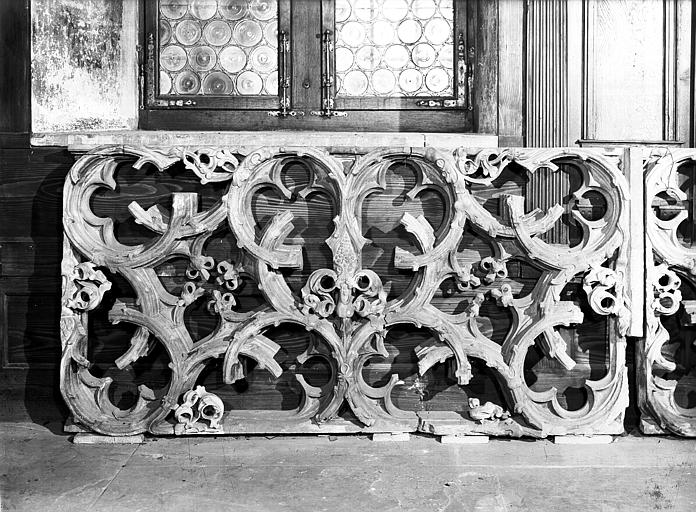 loge des Maçons : balustrade en grès provenant du transept sud de la cathédrale