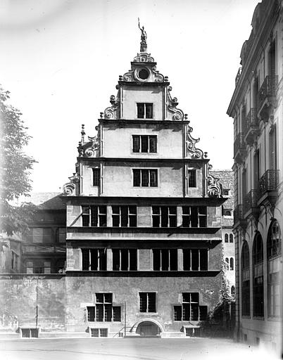 Façade nord avec guerrier, aile droite