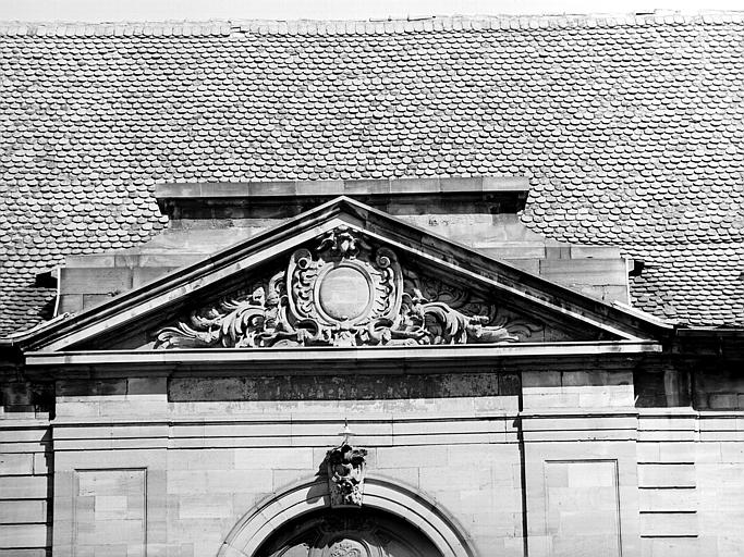 Détail du fronton