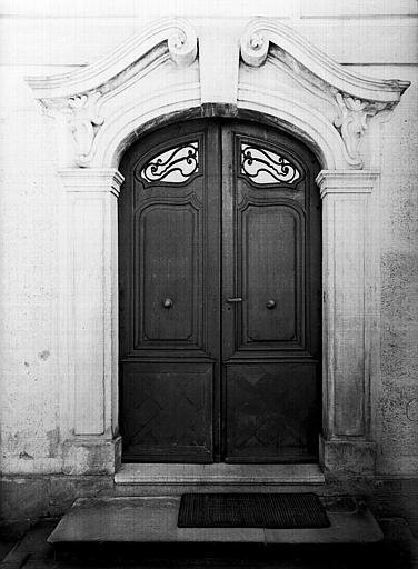 Petite porte