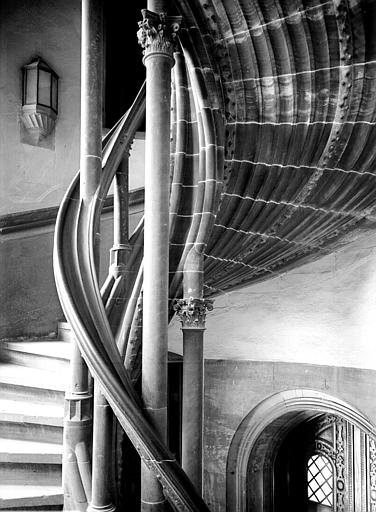 Colonnettes, escalier gothique