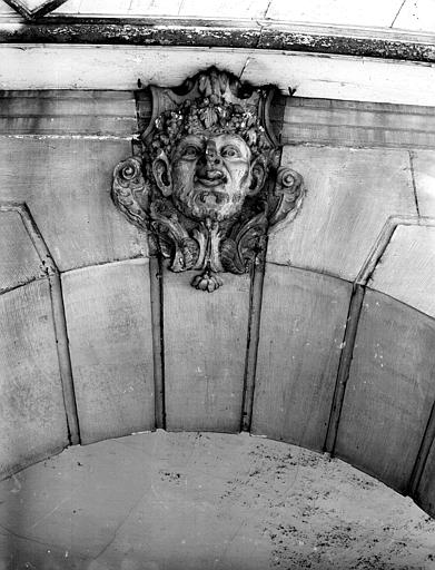 Cour intérieure : mascaron