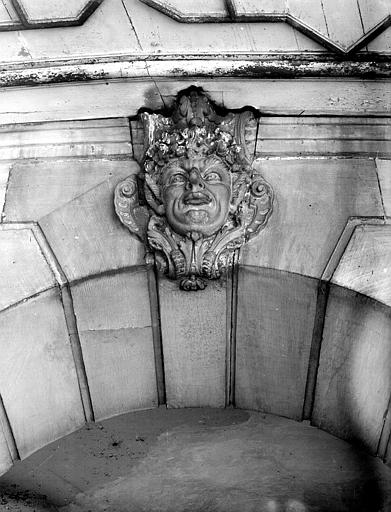 Cour intérieure : mascaron