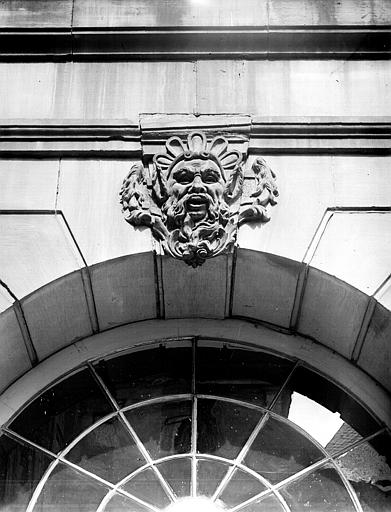 Cour intérieure : mascaron