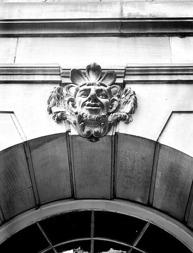 Cour intérieure : mascaron